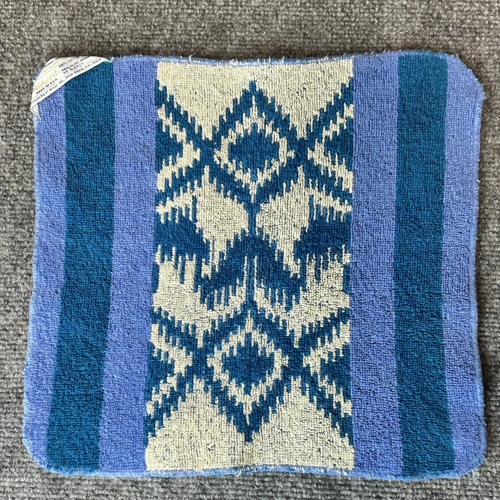 Vintage Fieldcrest wash cloth Smithsonian Institute design blue and white 12x12